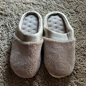 Memory foam slippers